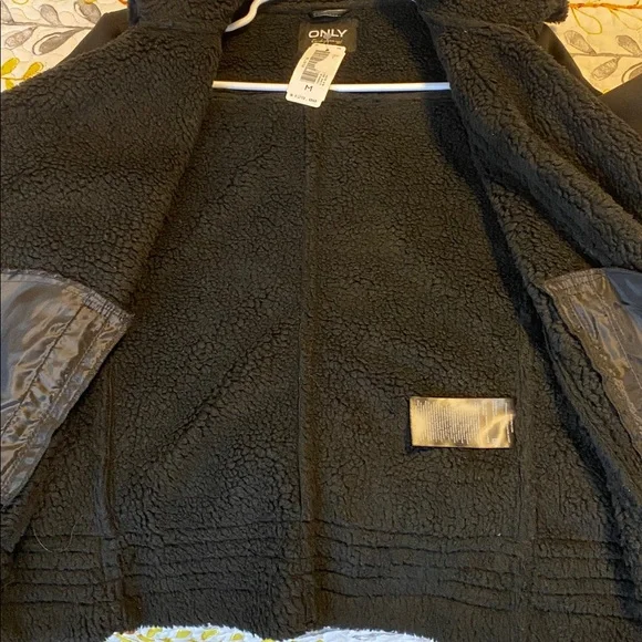 Black winter jacket by Only. NWT, biker style, pockets - Picture 9 of 11